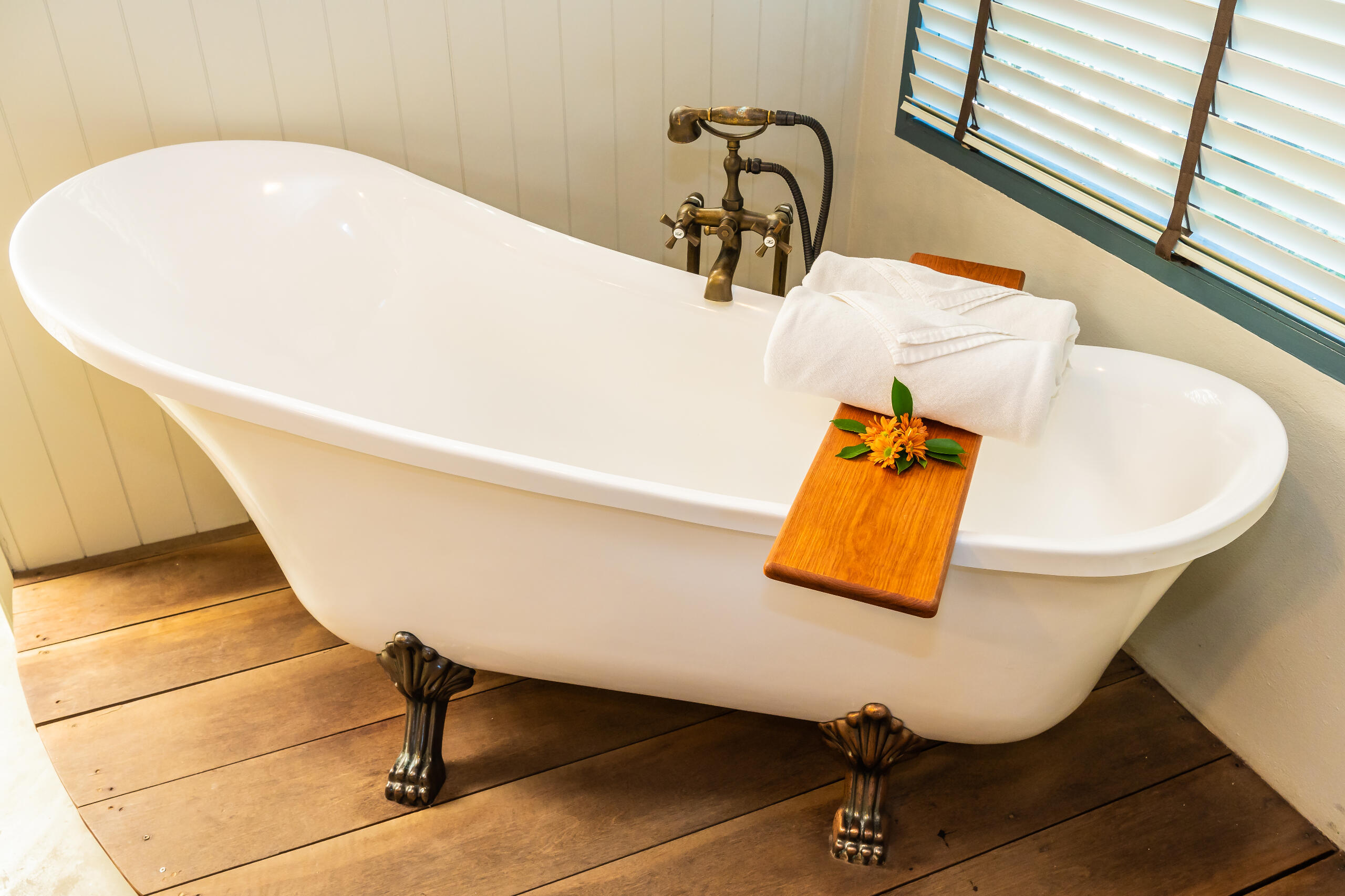 Cast iron bath re-enamelling in Birmingham